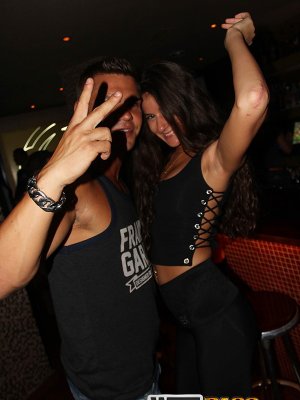 Любительские фото секса с жопастой русской брюнеткой любящей трахаться в киск