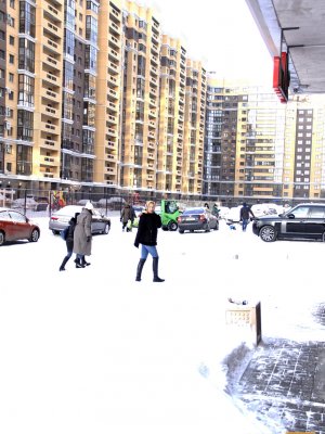 Парень трахнул свою русскую блондинку в джинсах в холодный зимний день