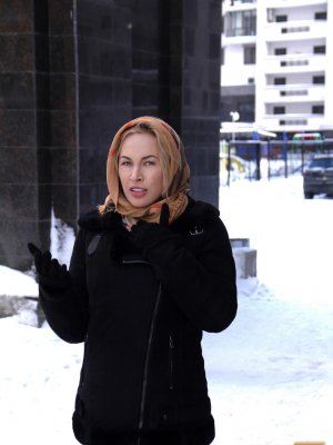 Парень трахнул свою русскую блондинку в джинсах в холодный зимний день