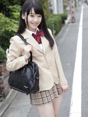 Азиатская студентка прогуливает учебу ради секса в мохнатую пизду