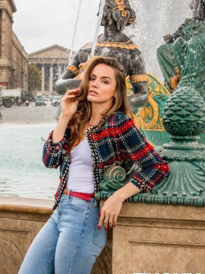 Француженка в джинсах разделась ради отсоса и грубого анального секса