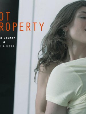 Мачеха учит падчерицу сосать член своего парня