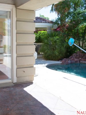 Мужик с толстой залупой трахает киску чужой жены