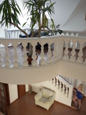 Было грех не трахнуть сексуальную жену босса своим большим членом