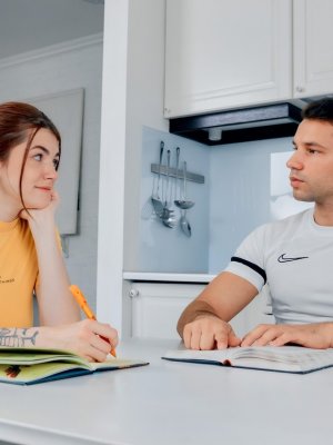 Обещал не кончать внутрь влагалища, но эта рыжая сучка слишком сексуальна