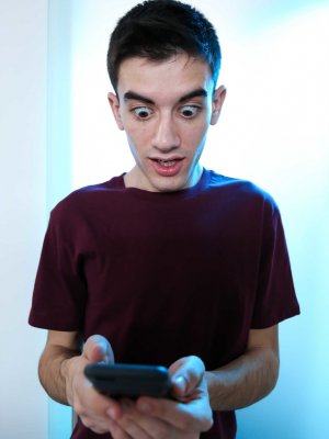 Посмотрим через сколько ты кончишь трахая киску мамочки приятеля