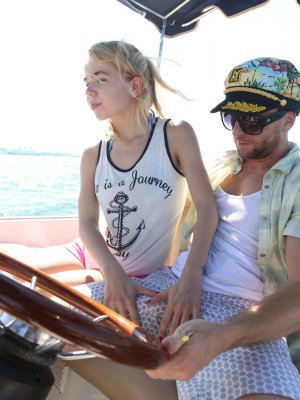 Любишь яхту катать люби и глубоко хуй сосать