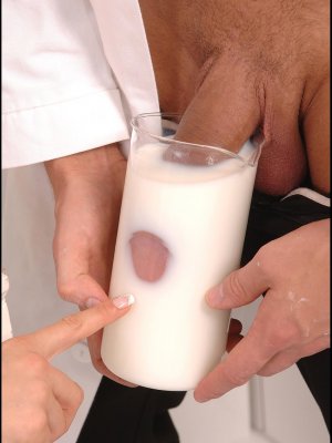 Вылечу русскую мамку анальным сексом и клизмой с молоком