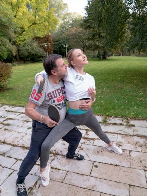 Ебу молоденькую русскую иммигрантку в тугую киску