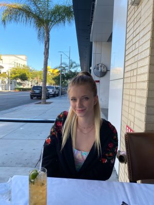 Давай показывай свои рабочие дырки, за беспорядок нужно платить