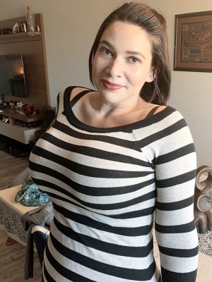 Подруга жены соблазнила меня своими огромными буферами и я засадил ей раком