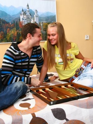 Джинсы русской студентки не помеха для анального секса