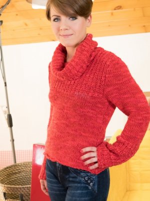 Секс в пизду украинки с короткой стрижкой на йоге