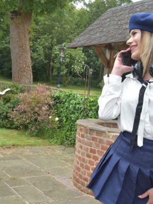 Позвал молоденькую французскую студентку трахаться к себе