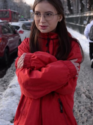 Кончил на очки милой студентки в джинсах после анала дома