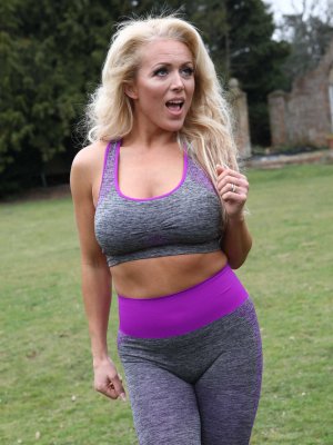 Трахнуть сексуальную мамку дано не каждому, но пацану повезло