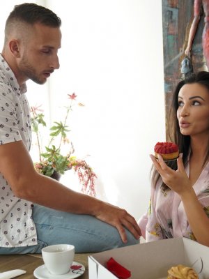 Румынка Алиссия Кент захотела кремпай вместо завтрака