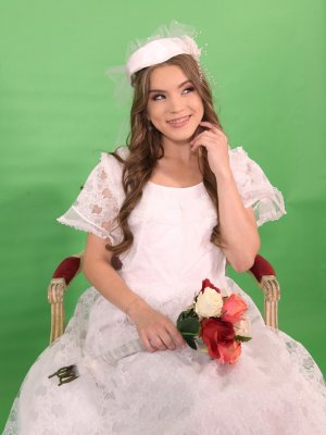 Жесткий трах в пизду русской невесты с маленькими сиськами