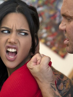 Грубый секс с красивой испанкой в черных трусиках