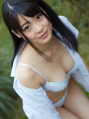 Грубо трахает японку студентку в униформе