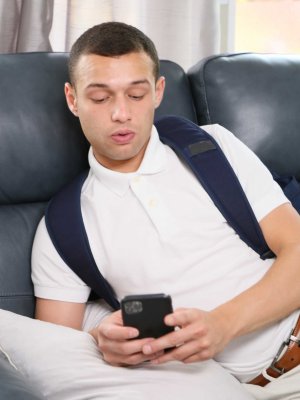 Горячая милфа отсосала хуй парня из тиндера