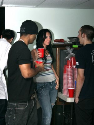 Фотоподборка эротики и траха с пьяными шлюхами с вечеринок 