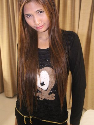 Путешественник засадил в волосатую дырку дешевой азиатской шлюхи от первого лица