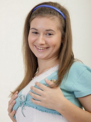 Вставил большой член в русскую студентку с маленькими сиськами