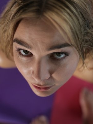 Парень занимается нежным групповым сексом со спортсменками