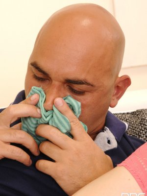 Женатый иностранец трахает двух русских девушек молодого возраста