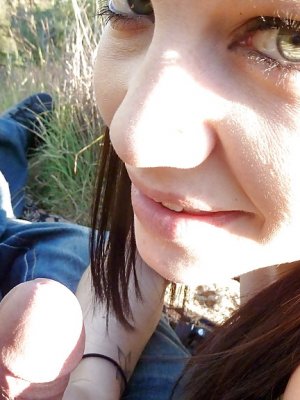 Кончил в рот русской девушки после минета на улице без презерватива