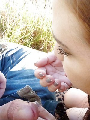 Кончил в рот русской девушки после минета на улице без презерватива