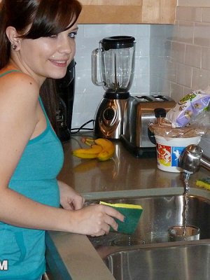 Русская баба глубоко отсосала хуй парня в домашнем порно фото от первого лица