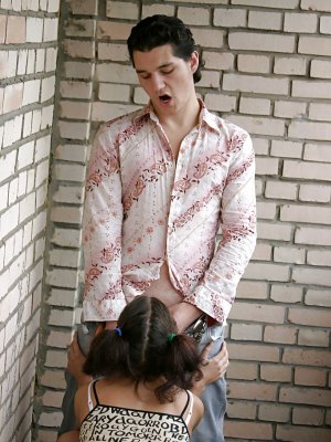 Русские студенты устроили анальный секс в подъезде квартирного дома