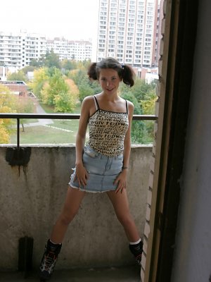 Русские студенты устроили анальный секс в подъезде квартирного дома