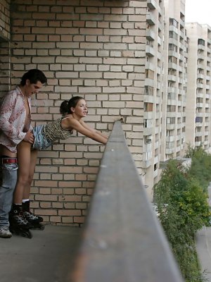 Русские студенты устроили анальный секс в подъезде квартирного дома