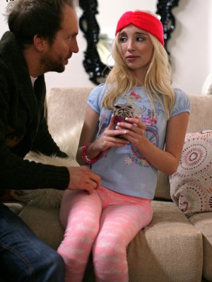 Грубо выебал молоденькую худую блондинку расслабив ее кунилингусом